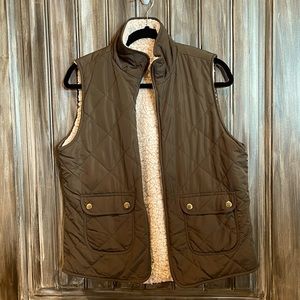 Quilted reversible outerwear vest
